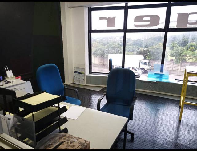 900M² BUILDING FOR SALE IN WINDERMERE